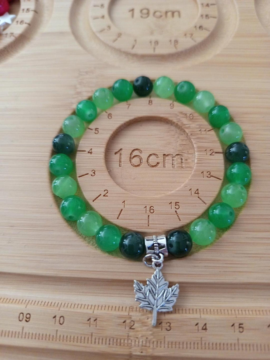 Duo bracelet téléphone vert avec perles nuancées, pendentif feuille, - Kaéde -