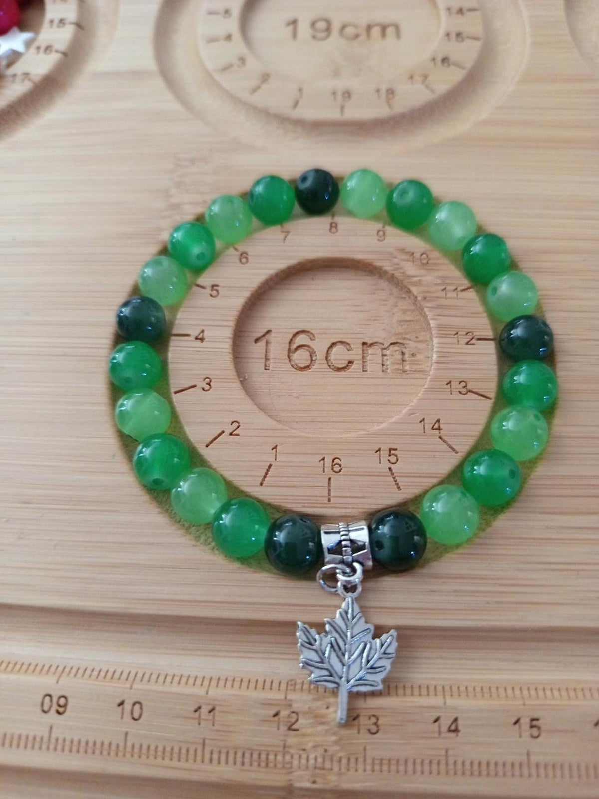 Duo bracelet téléphone vert avec perles nuancées, pendentif feuille, - Kaéde -