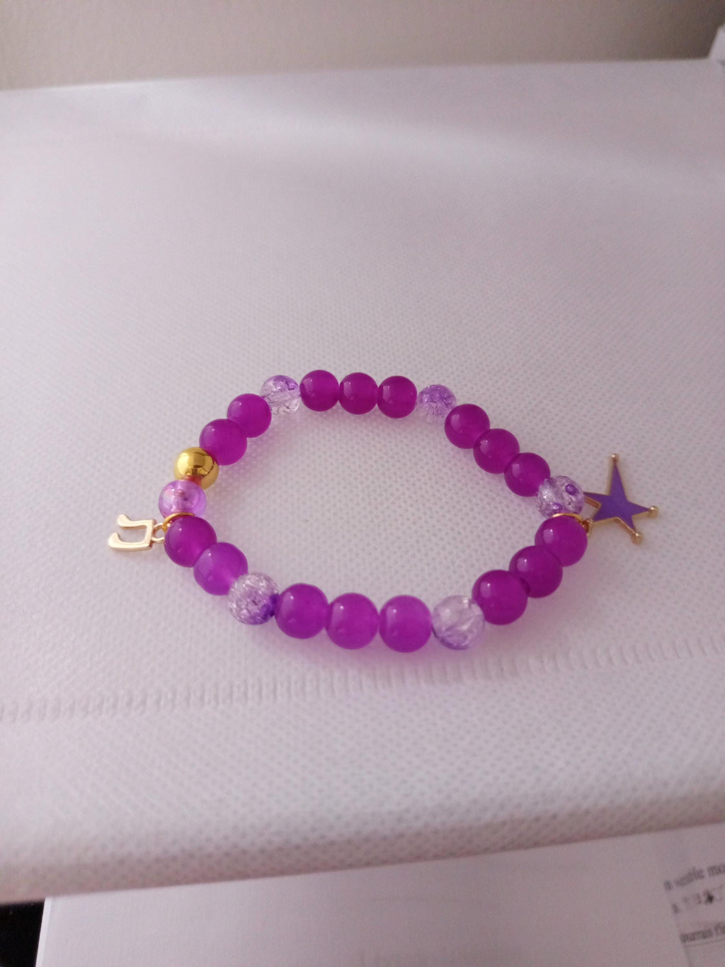 Cadeau femme, bracelet violet 15 cm avec étoile et breloque musicale