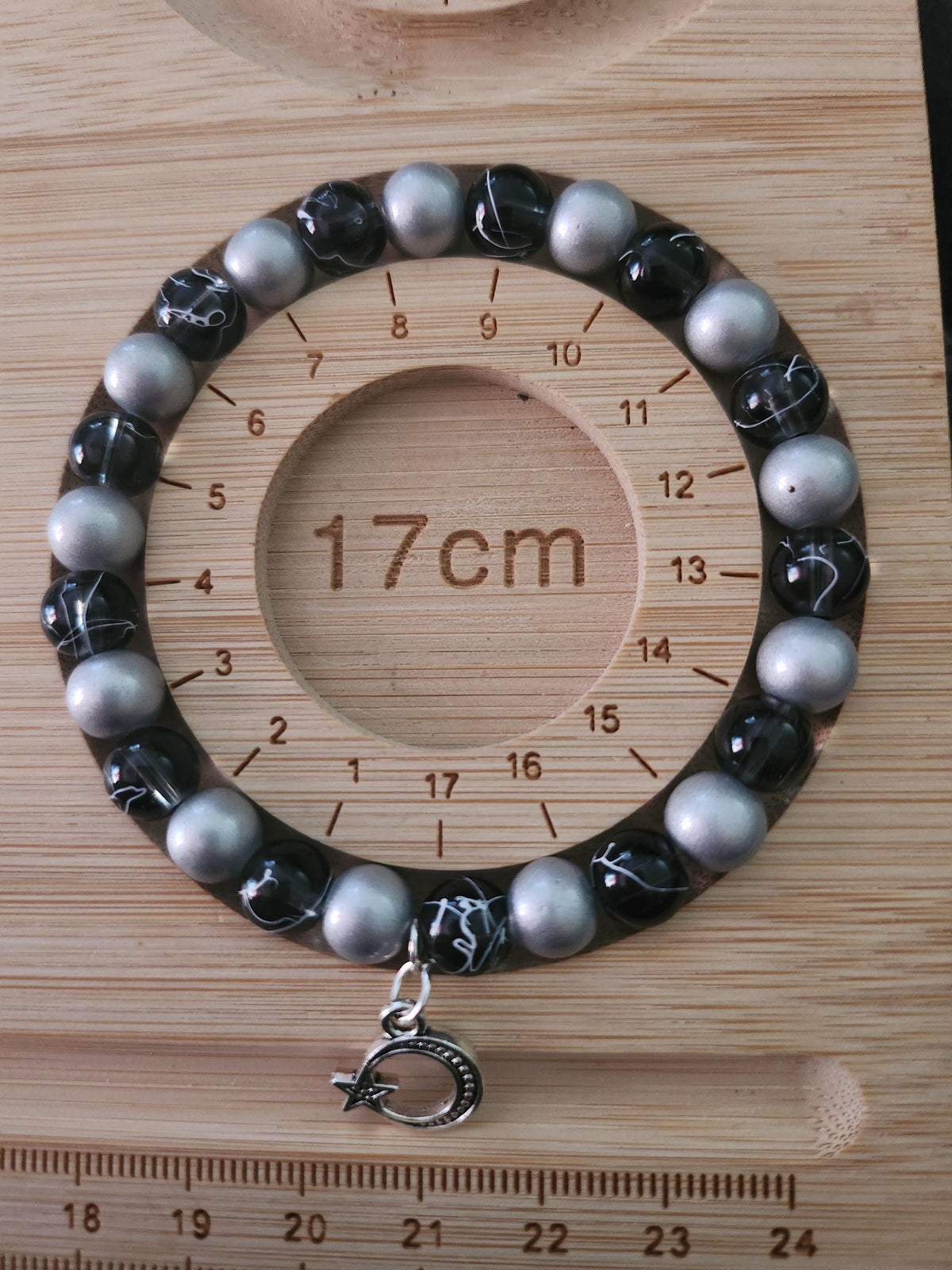 Bracelet Homme Perles Noires et Argentées, Breloque Lune - "Roc d'Argent" -