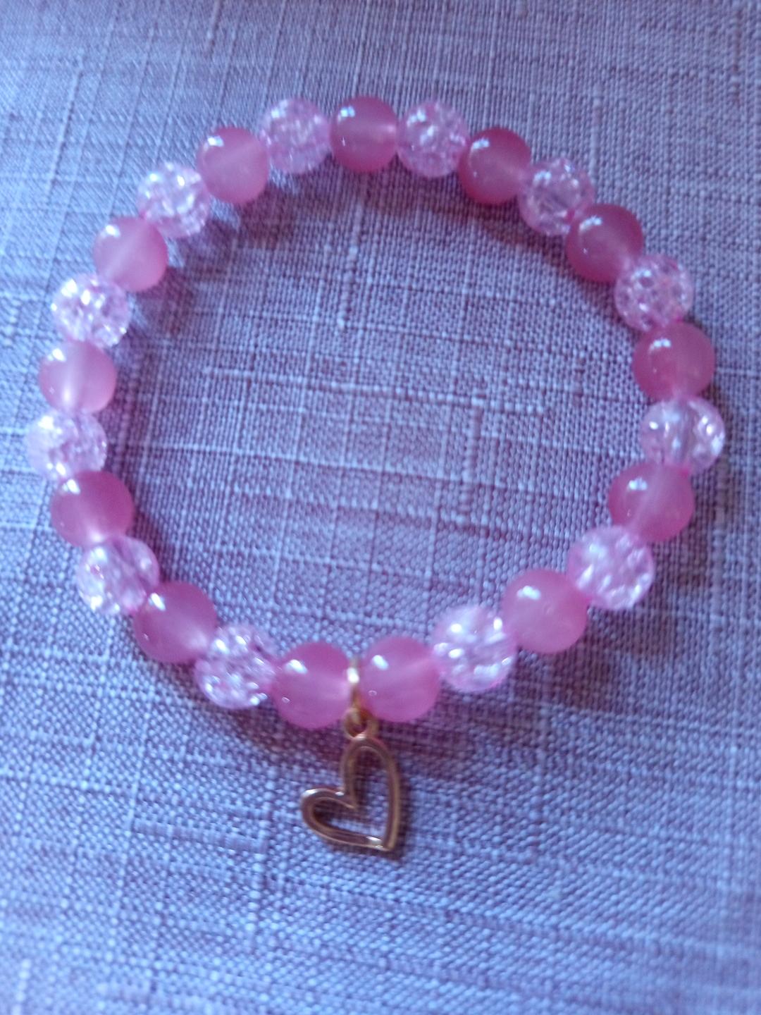 Bracelet en perles fantaisie dans les tons de rose - Collection Octobre Rose = cœur de rosée -