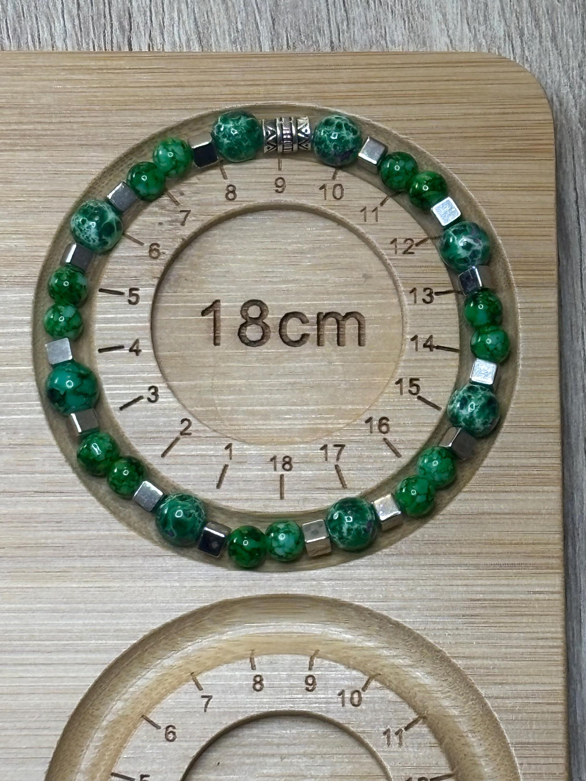Bracelet Perles Vertes et Blanches, Intercalaires Argentés, Modèle Sylva