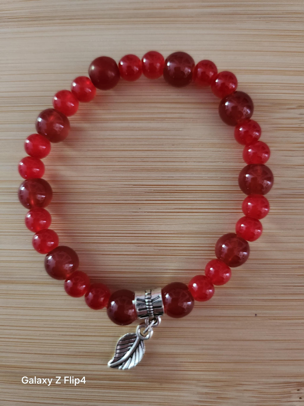 Bracelet Fantaisie Rouge à Pendentif Feuille, Style Manga