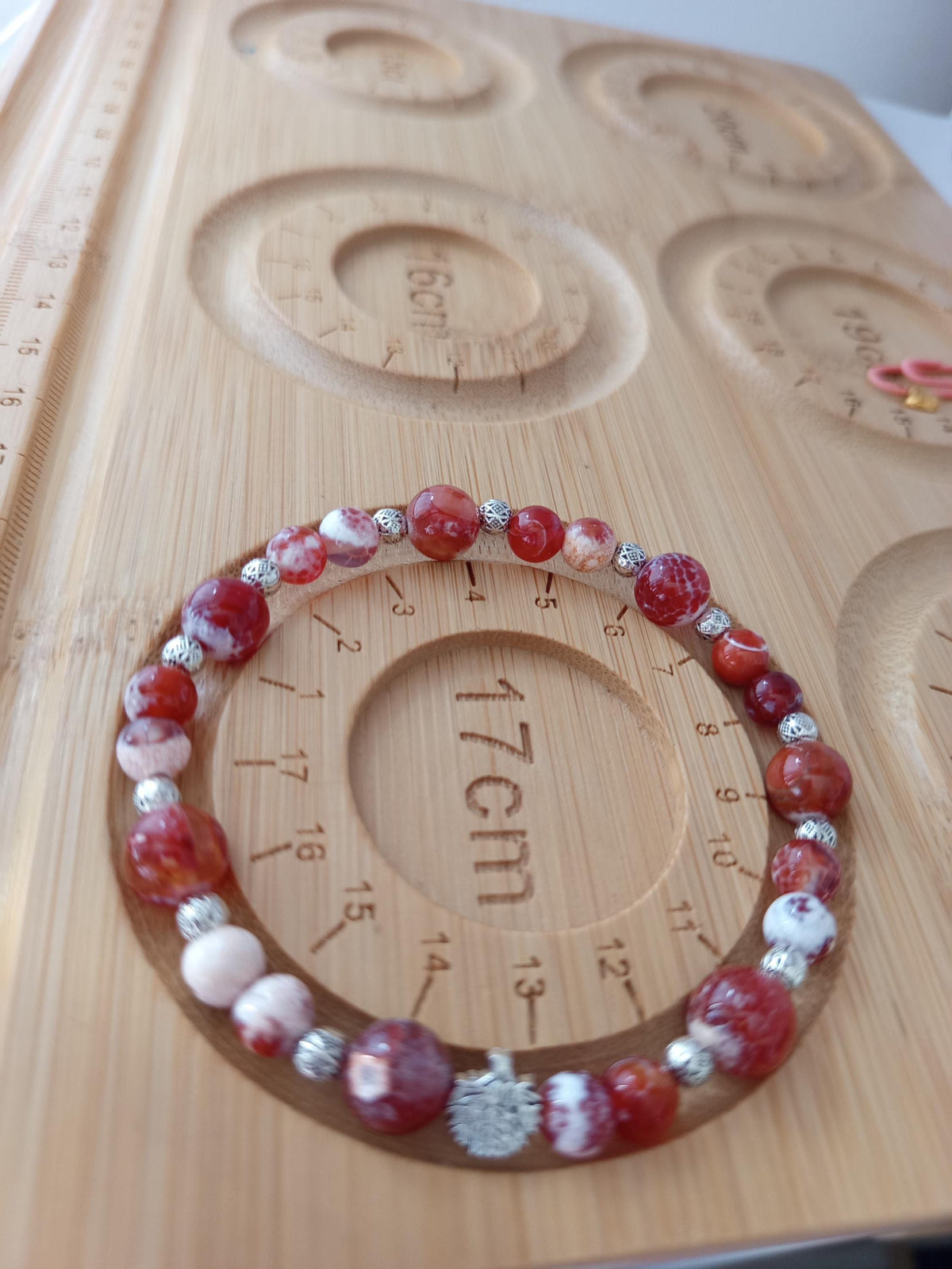 Bracelet en Perles Rouges et Blanches, Breloque Feuille,