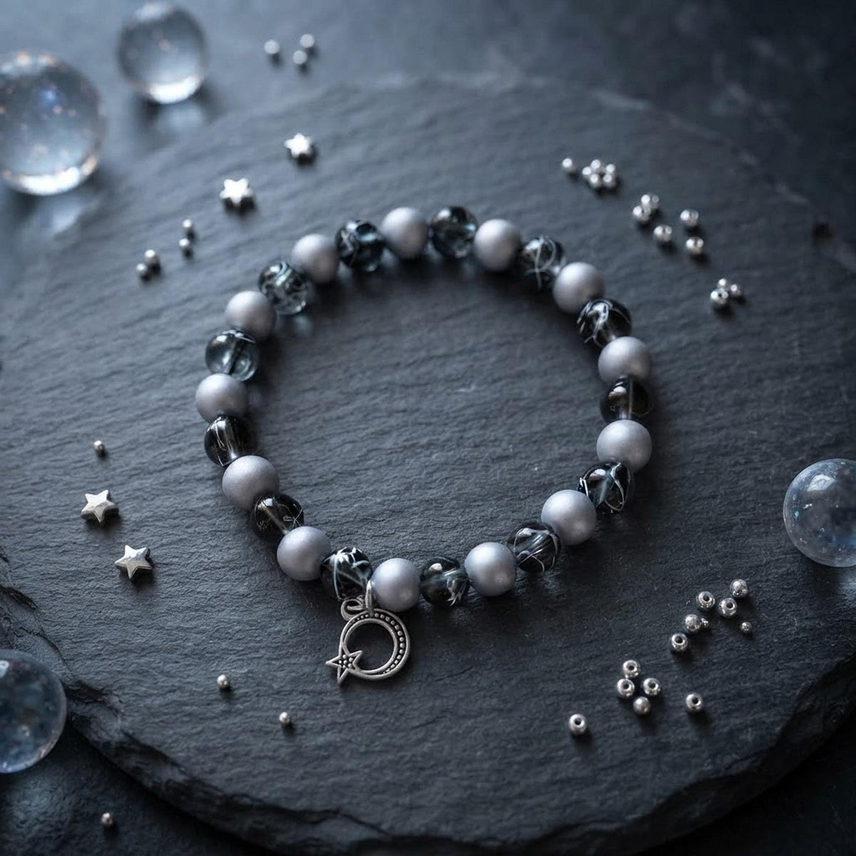 Bracelet Homme Perles Noires et Argentées, Breloque Lune - "Roc d'Argent" -