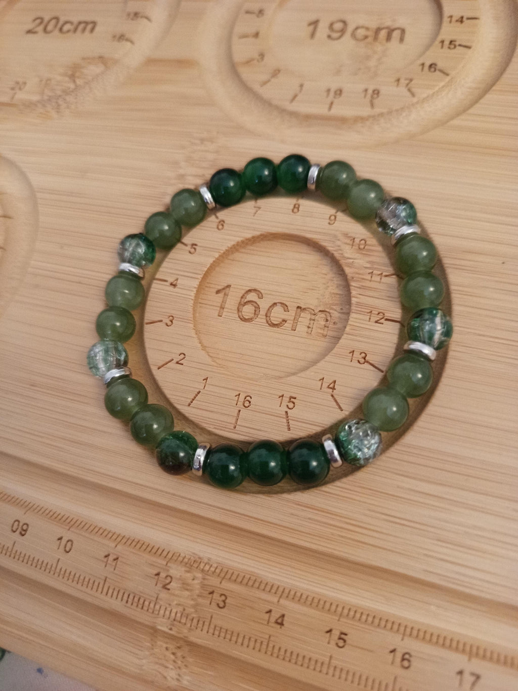 Bracelet en Perles Vertes, Intercalaires Argentés, -