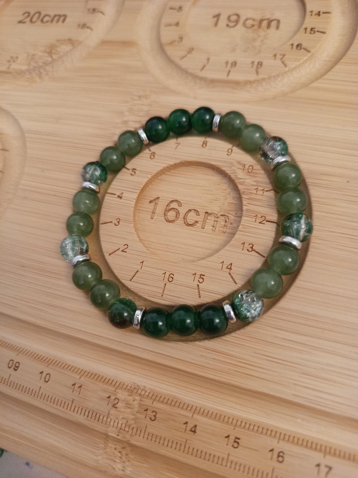 Bracelet en Perles Vertes, Intercalaires Argentés, -