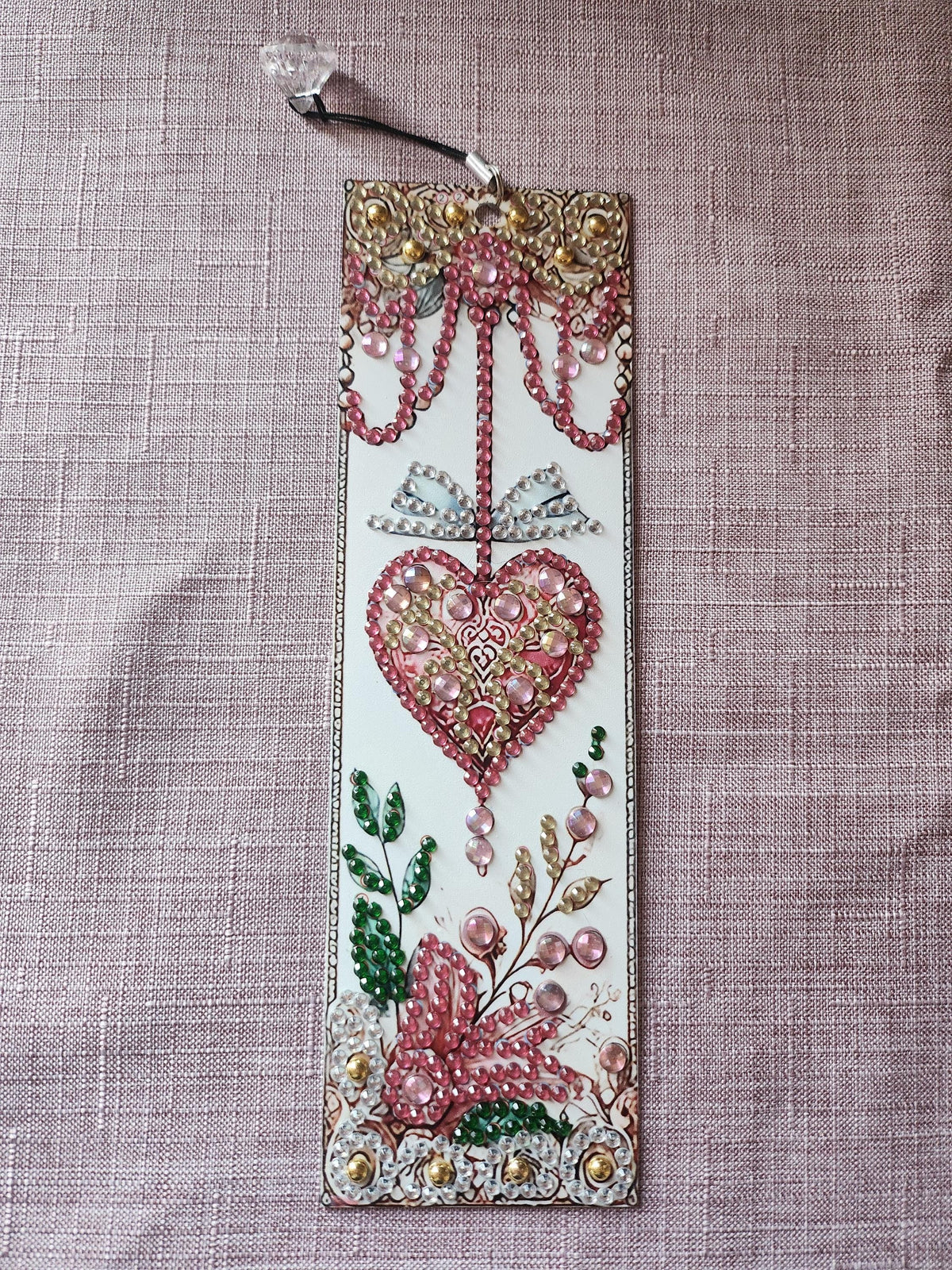 Marque Page Floral Cœur Rose, Détails Dorés en Diamond Painting - Cœur céleste" -