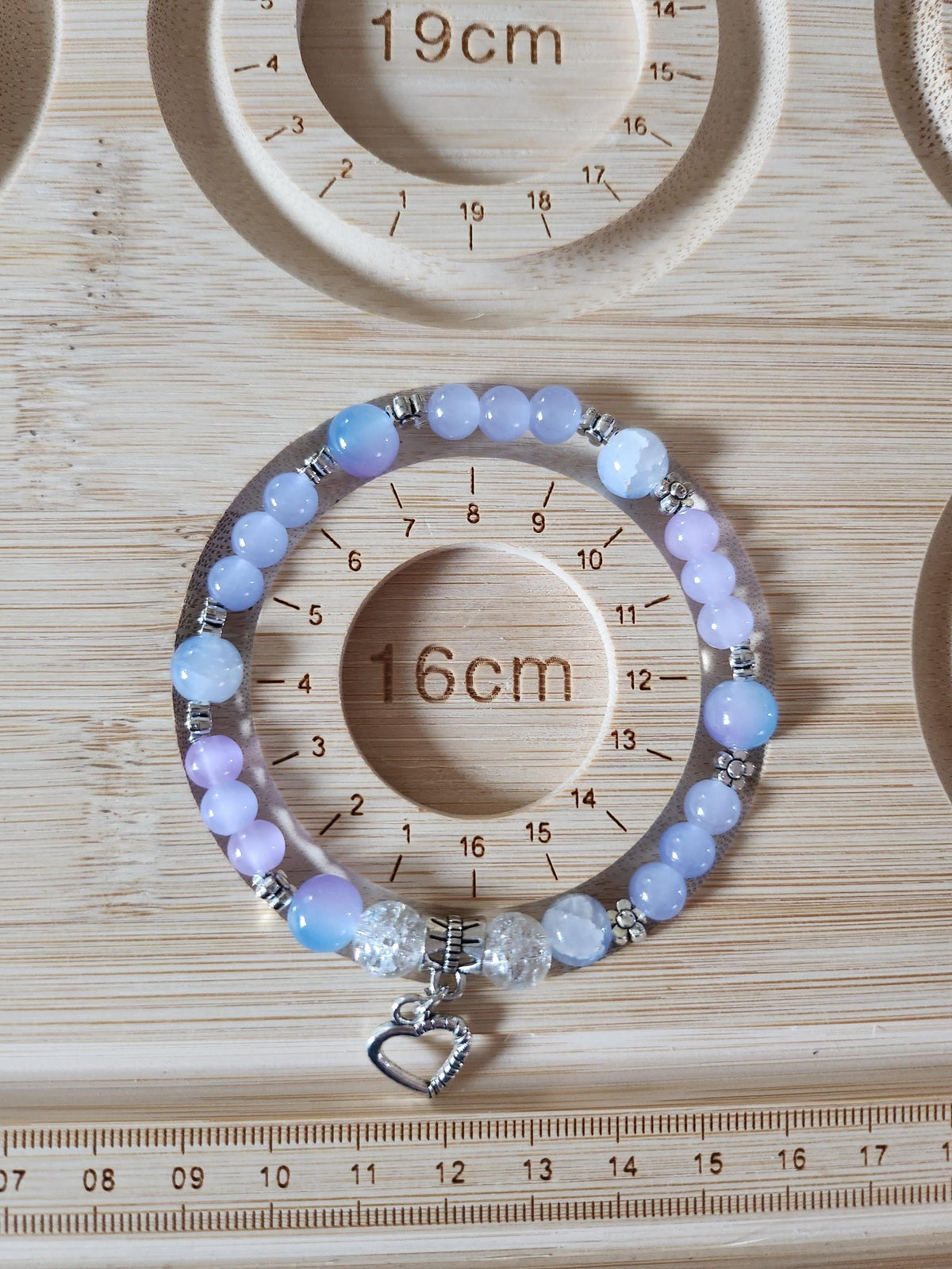 Bracelet fantaisie en Perles Blanc Bleu et Pendentif Cœur - "Cristal de glace" -