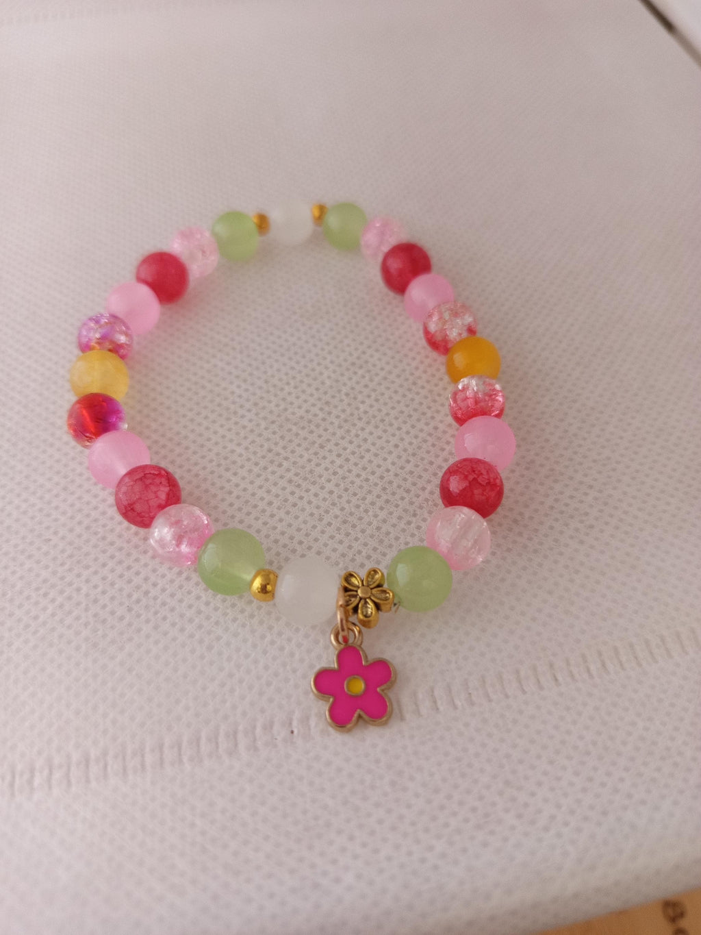 Bracelet fantaisie en perles vertes, roses , blanches etc- Dalia royale -