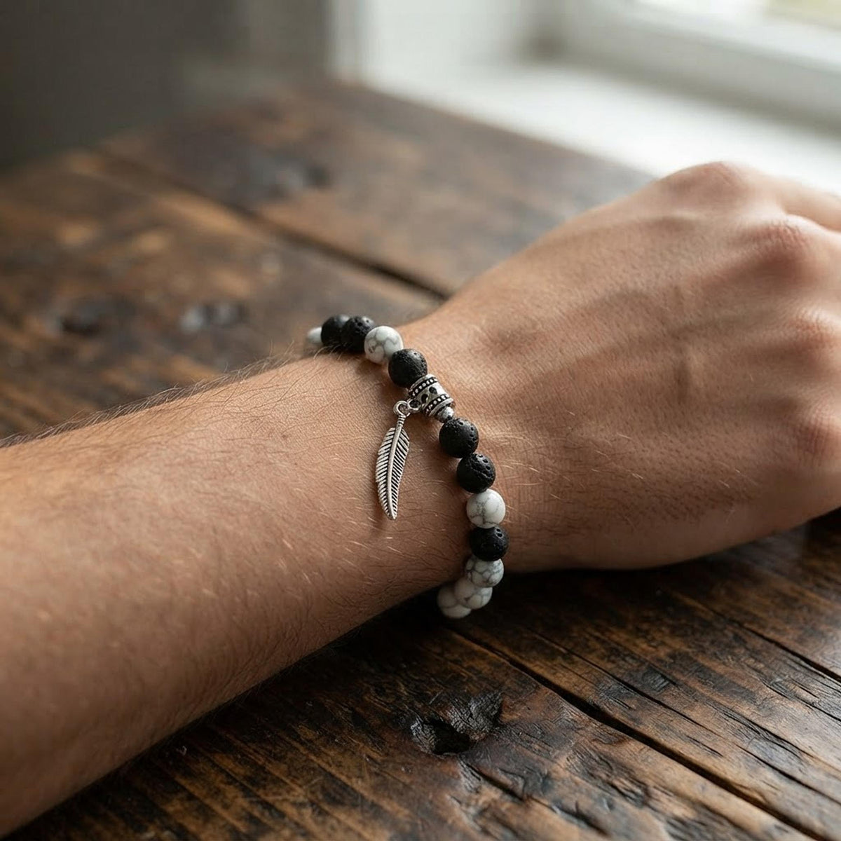 Bracelet en pierres d'origine indéterminée - tons noir & blanc - "Nuit Sauvage"