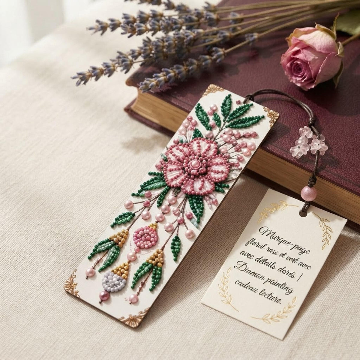 Marque Page Floral Rose et Vert, Détails Dorés en Diamant Painting