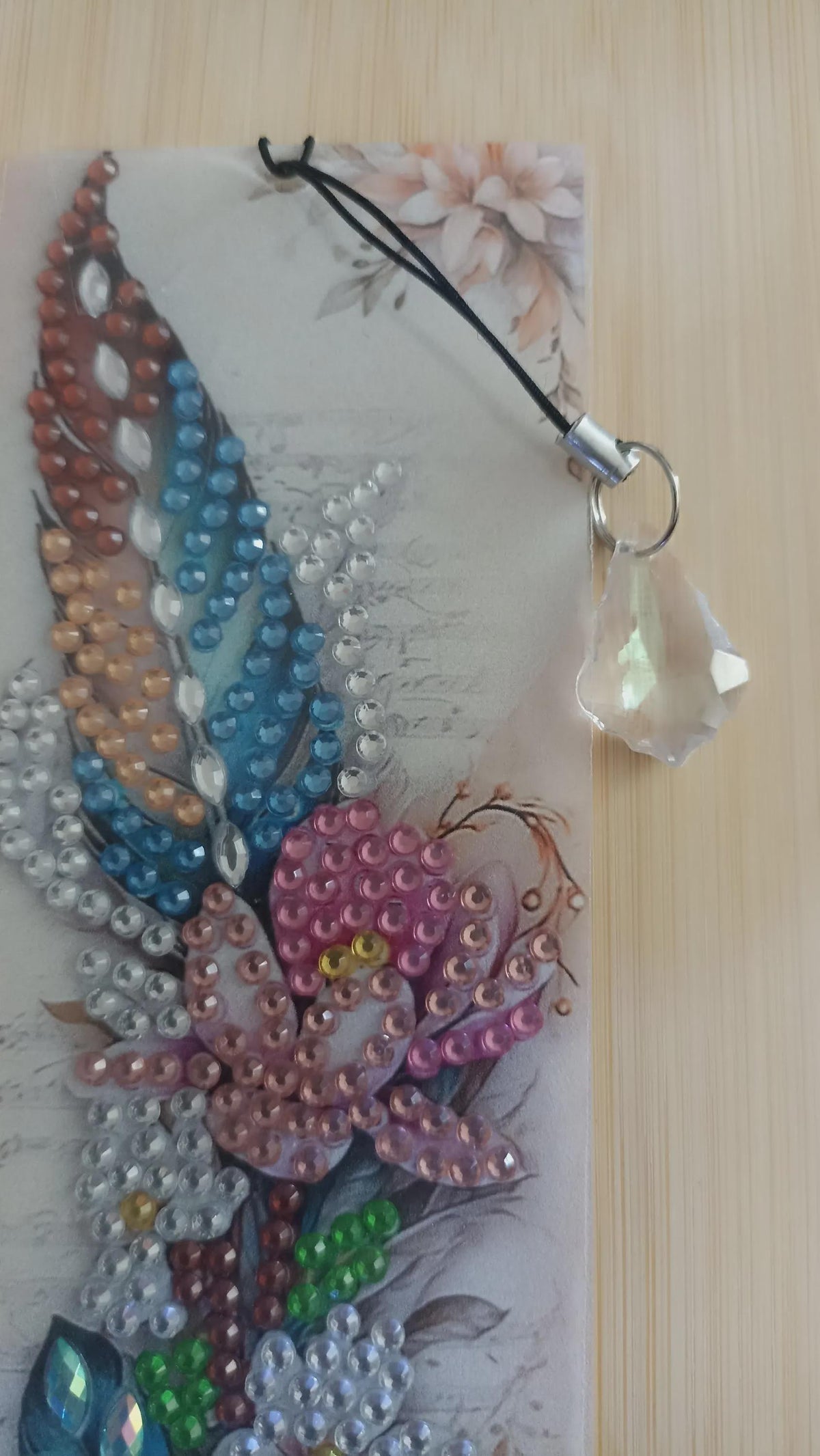 Marque-Page Floral en Diamond Painting, Fleurs Roses et Pendentif Facetté - "Nacélia " -