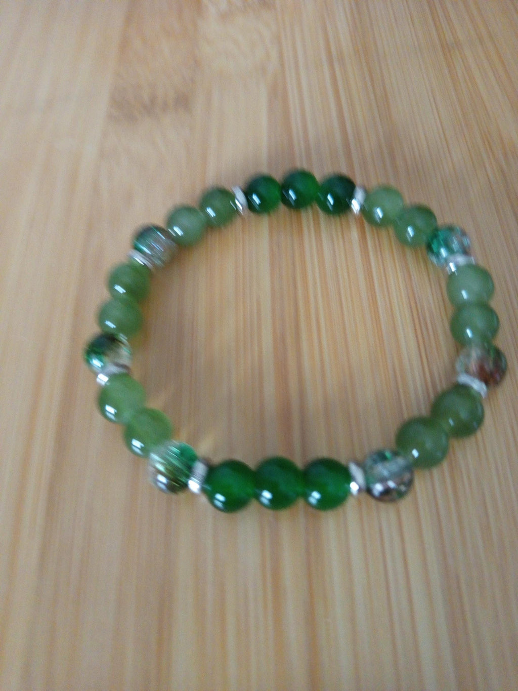 Bracelet en Perles Vertes, Intercalaires Argentés, -