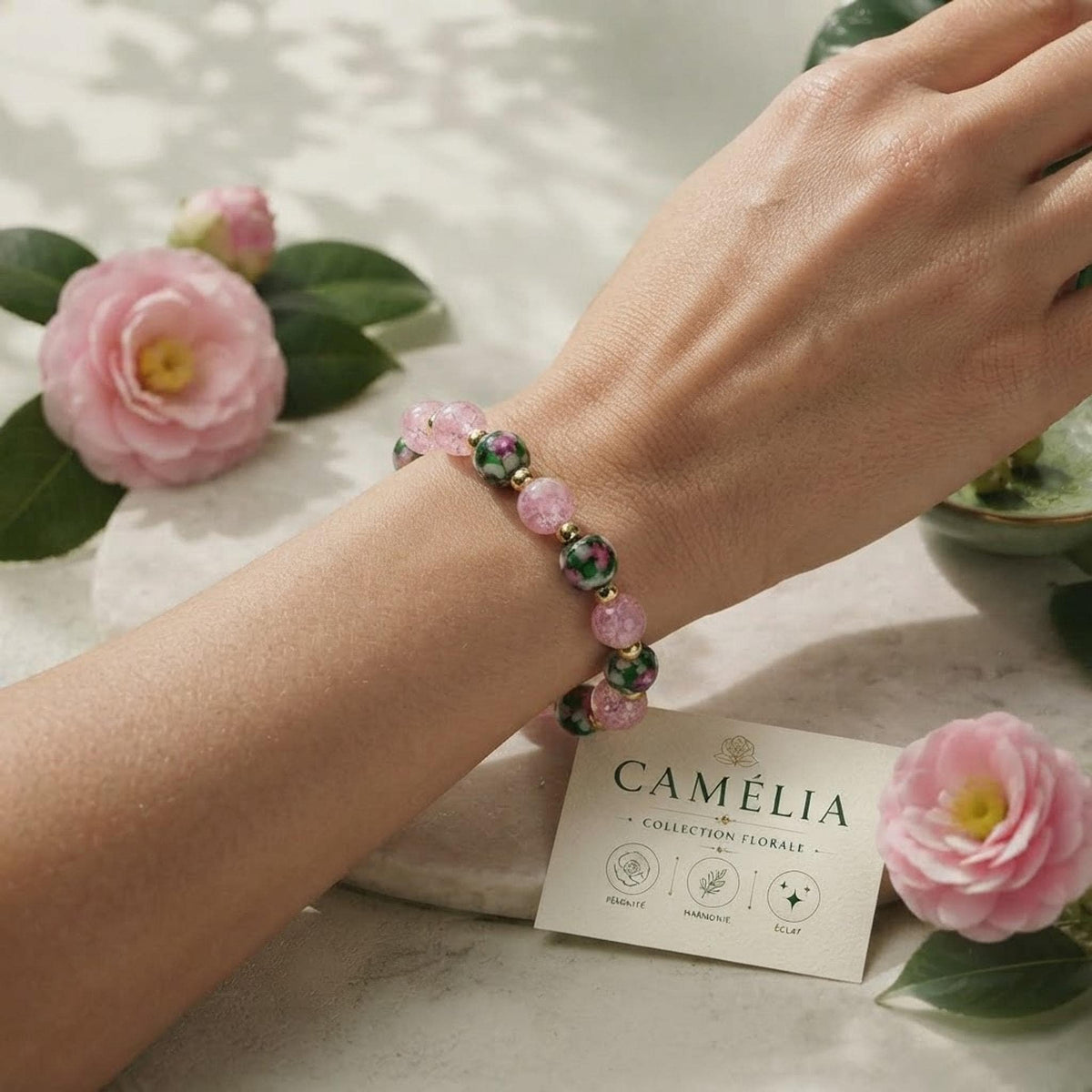 Bracelet fantaisie en perle Roses et Vertes sur Fil Élastique -  "Camélia" -