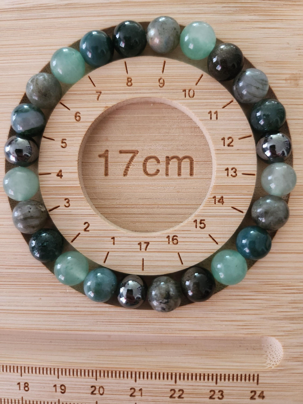 Bracelet perles vertes Aube, teintes menthe, grises et brunes – inspiration forêt