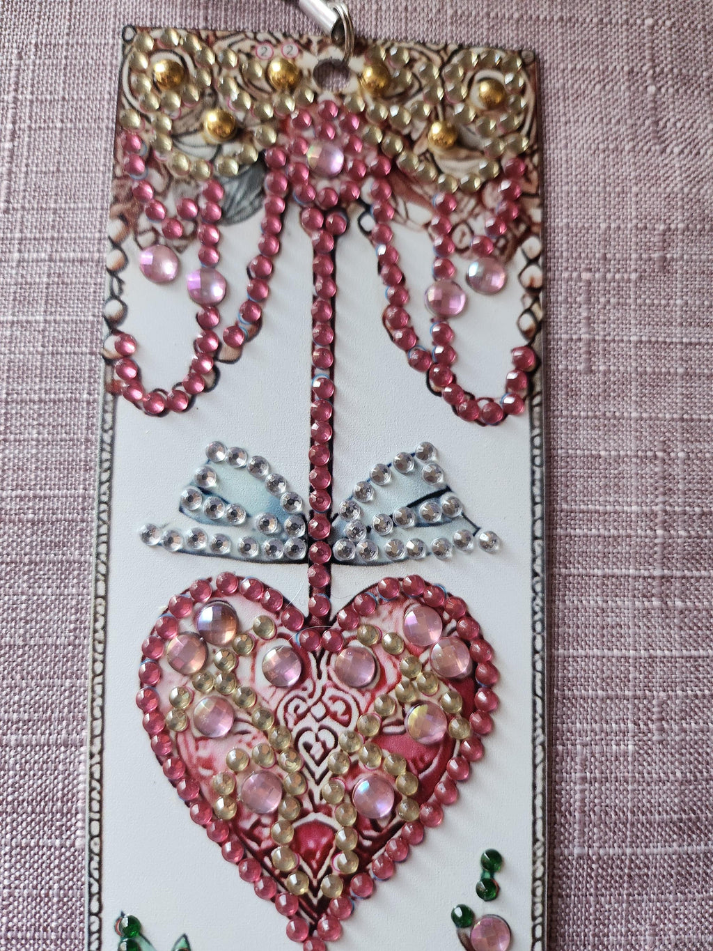 Marque Page Floral Cœur Rose, Détails Dorés en Diamond Painting - Cœur céleste" -