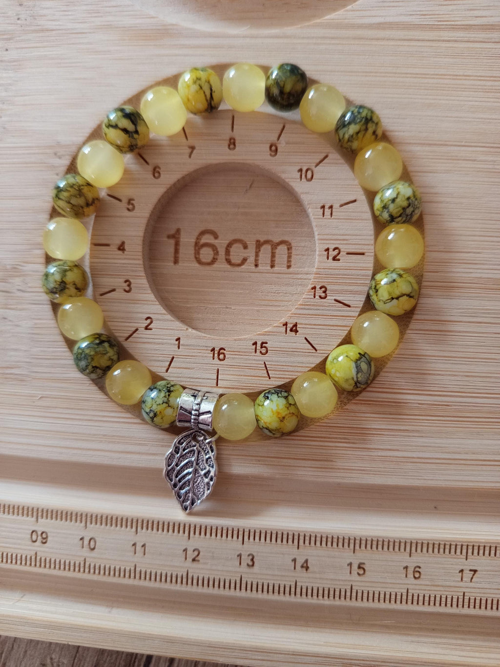 Bracelet Jaune et Vert Olive avec Breloque Feuille,