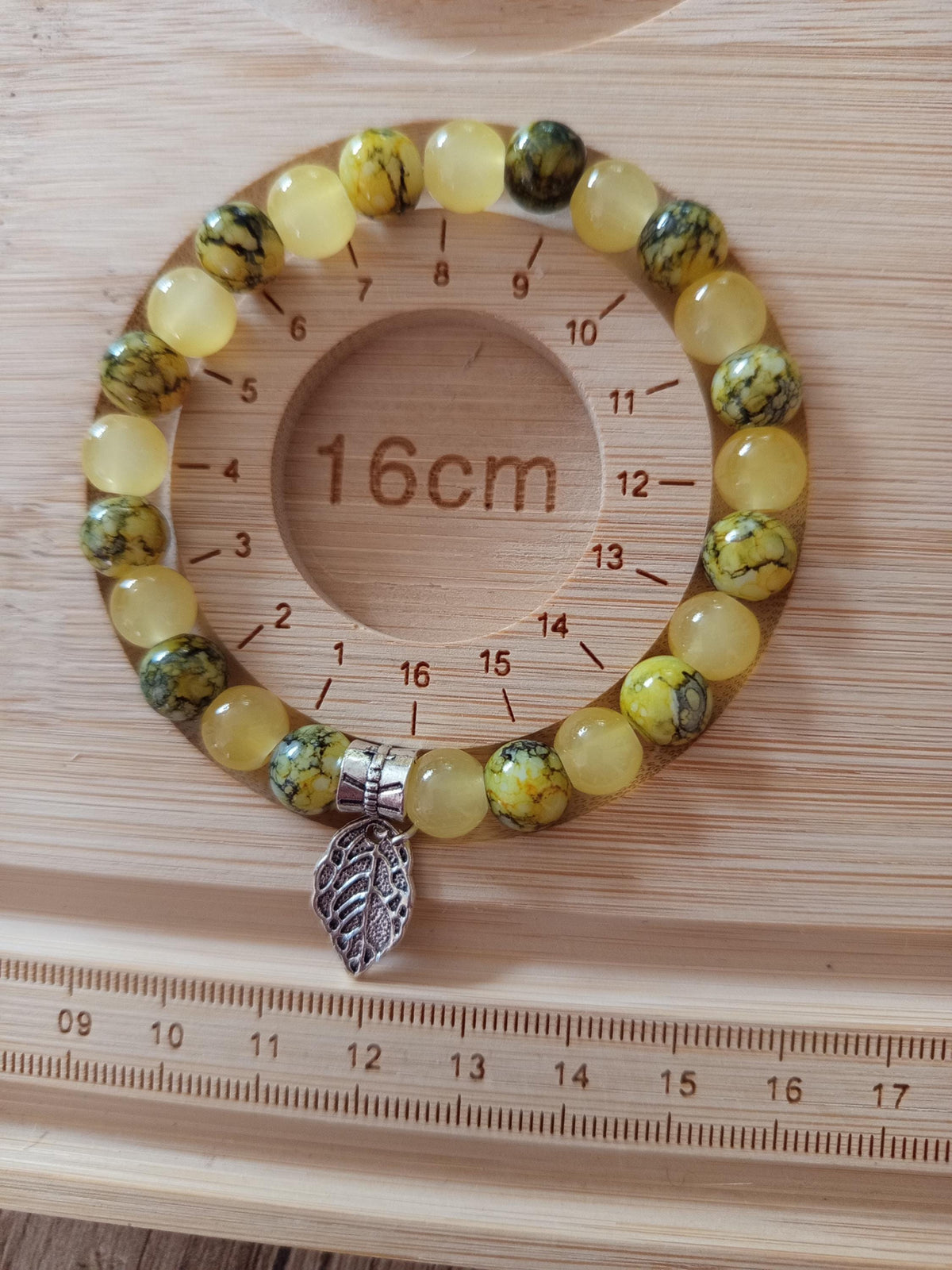 Bracelet Jaune et Vert Olive avec Breloque Feuille,