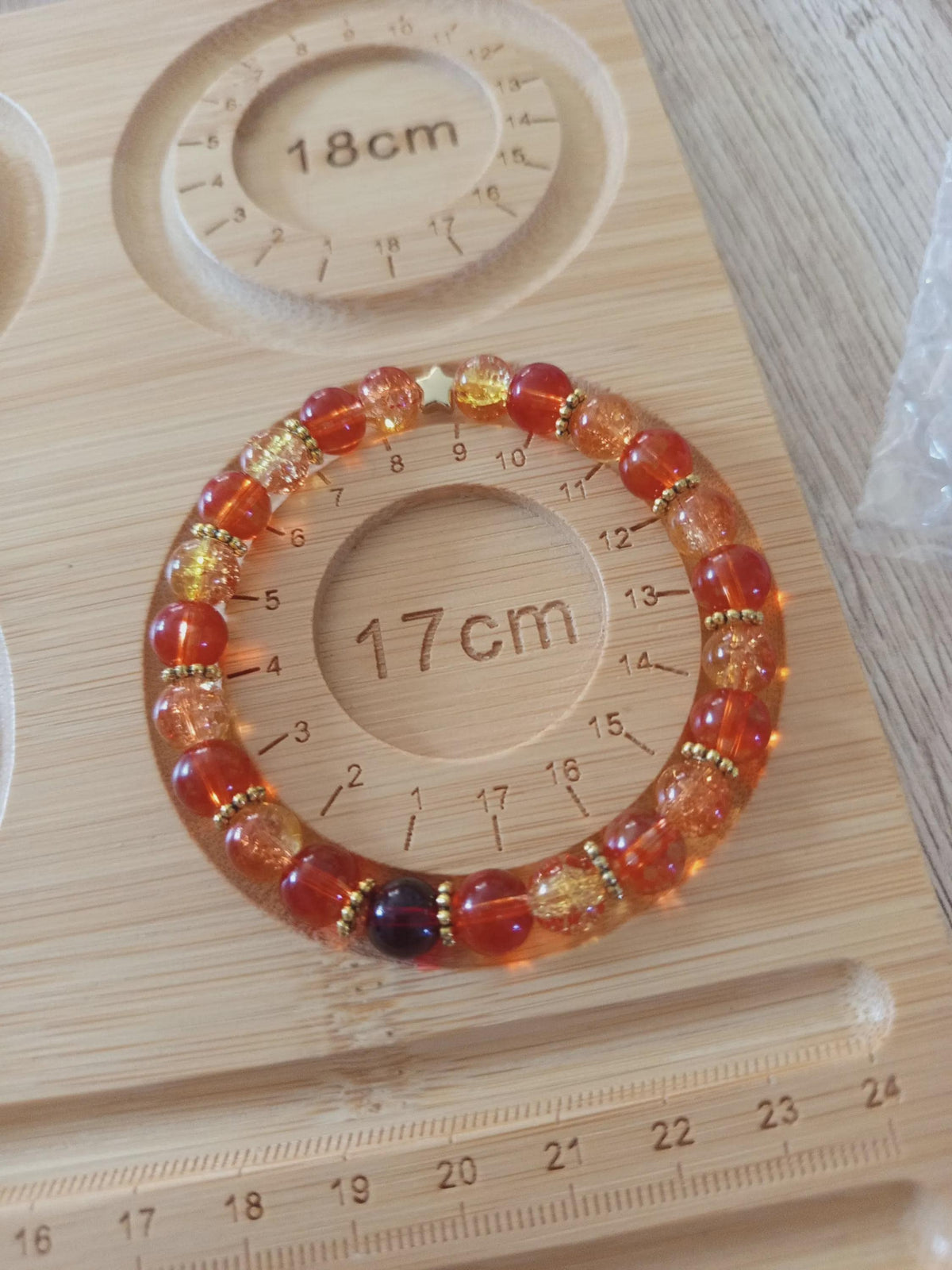 Cadeau Femme, Bracelet Orange et Ambre Élastique avec Intercalaires Dorés