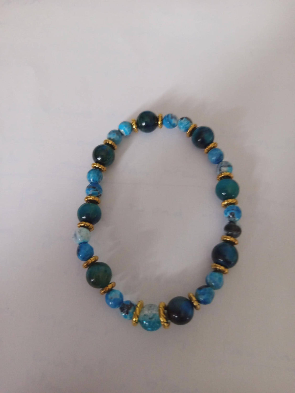 Bracelet fantaisie en  Perles Bleu Profond, et Intercalaires Dorés - Perles des Abysses -