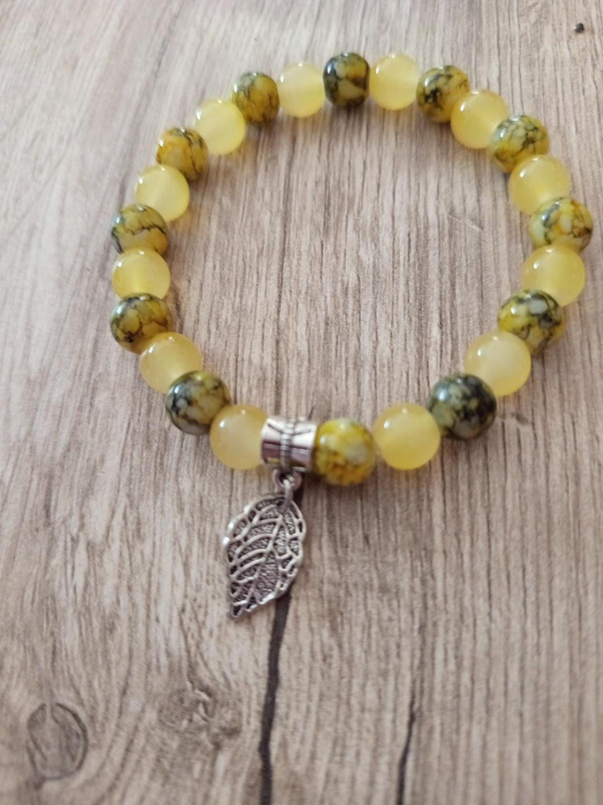 Bracelet Jaune et Vert Olive avec Breloque Feuille,