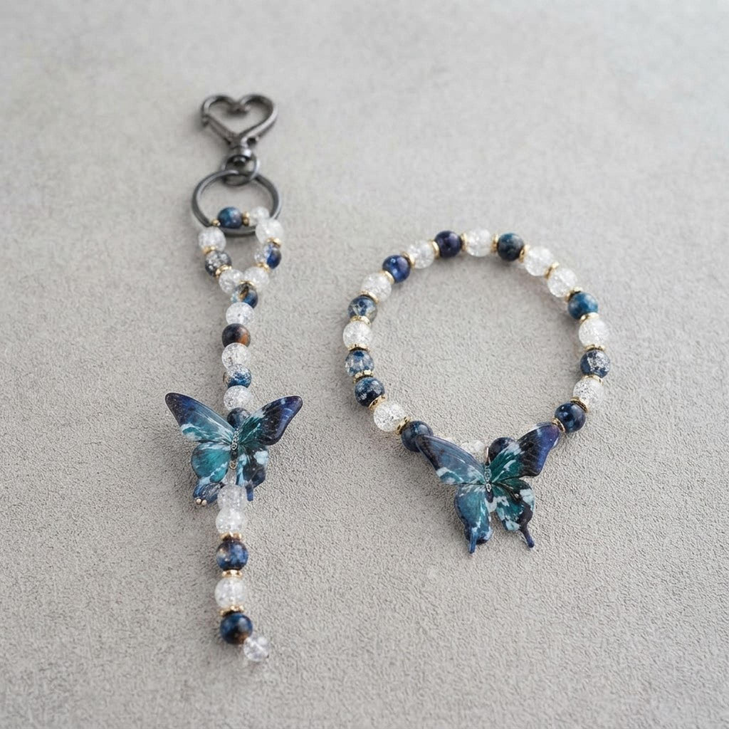 Ensemble Bracelet Porte Clé, Perles Bleu Blanc et Papillons Azur - "Ailes d'azur -
