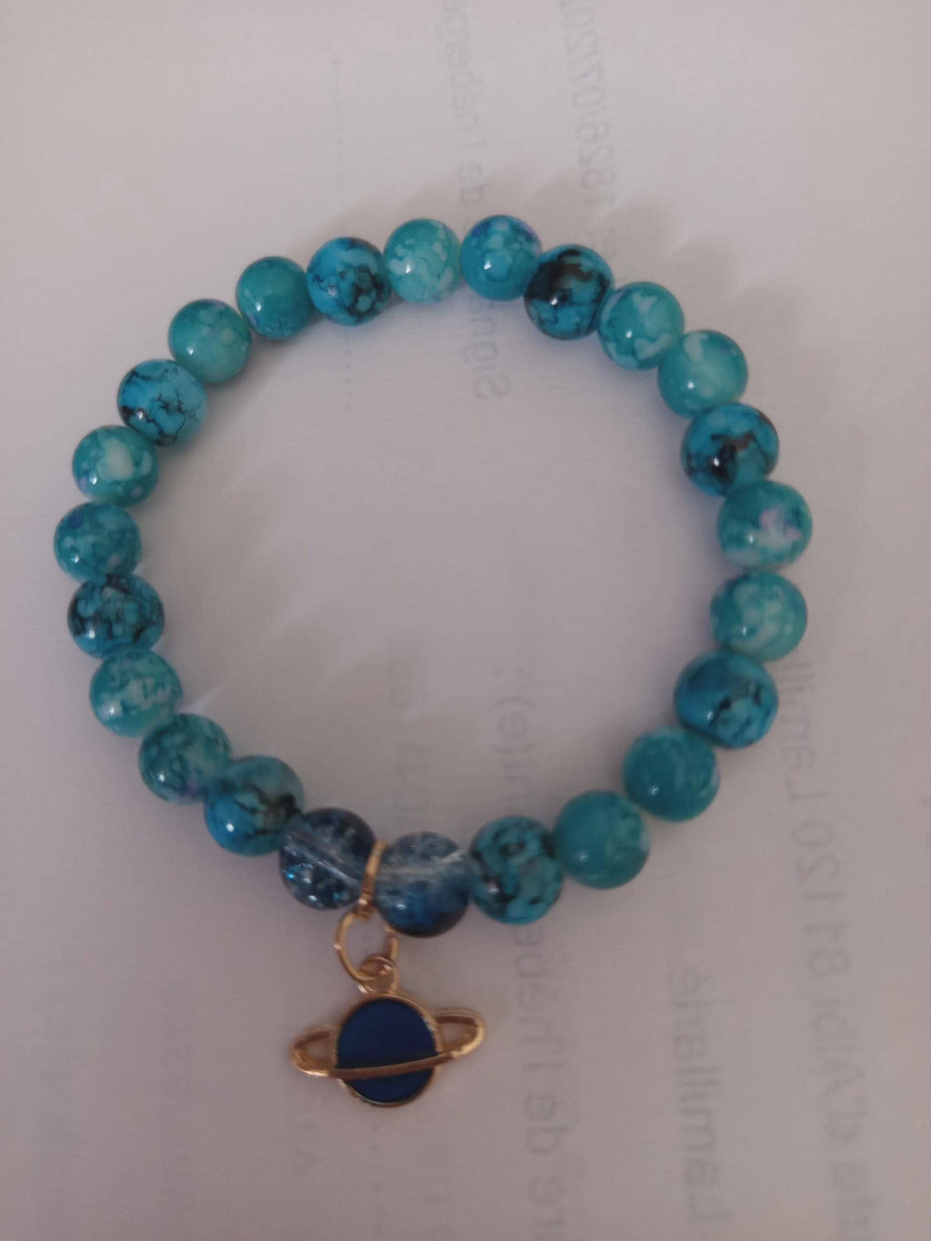 Cadeau Femme, Bracelet Fantaisie Bleu Marbré avec Breloque Planète