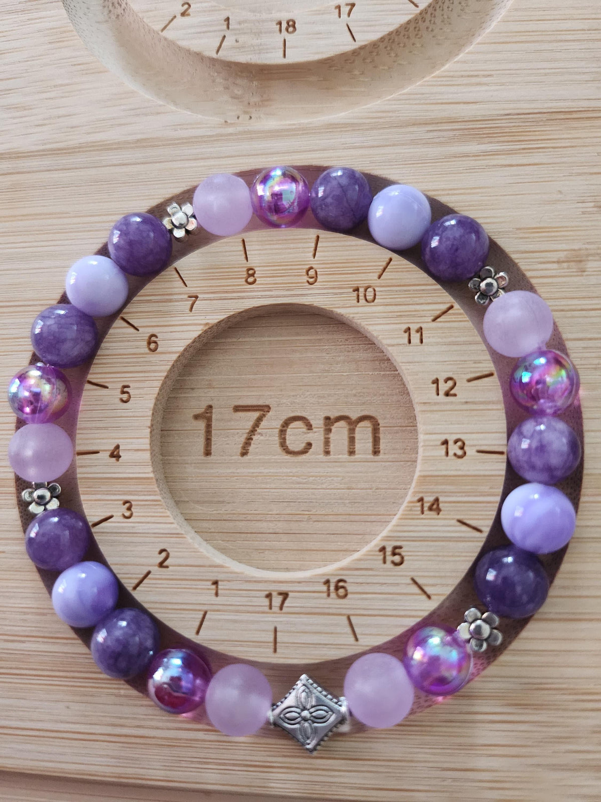 Bracelet en perles fantaisie  - Violet avec Grigri Assorti - Glicine -