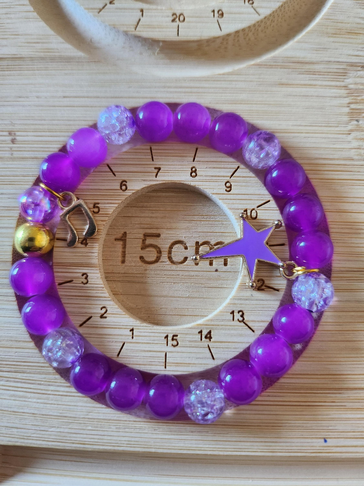 Cadeau femme, bracelet violet 15 cm avec étoile et breloque musicale