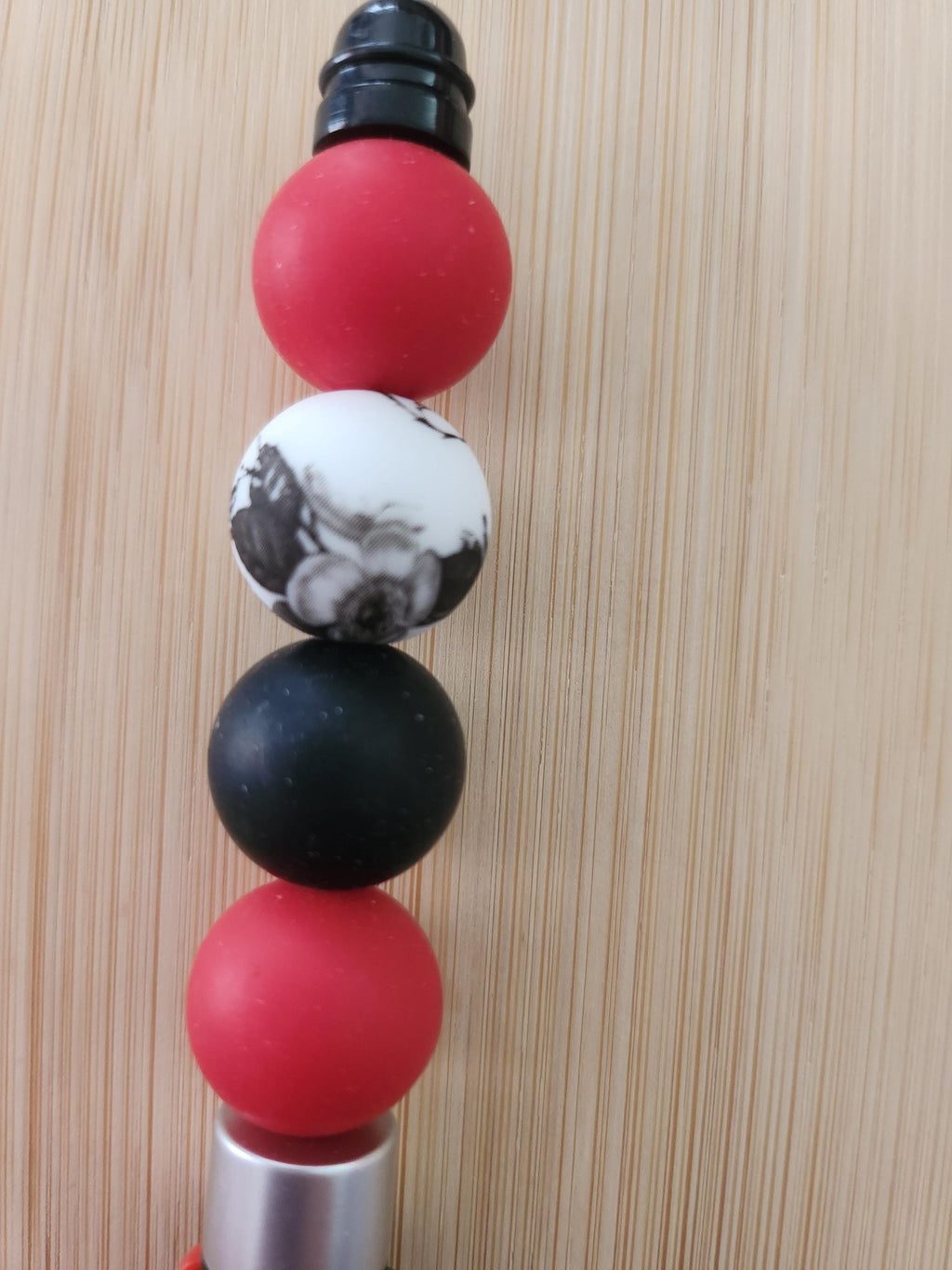 Duo Bracelet & Stylo 4 couleurs en perles fantaisie  Rouge Noir Et Argenté, - Sumac -