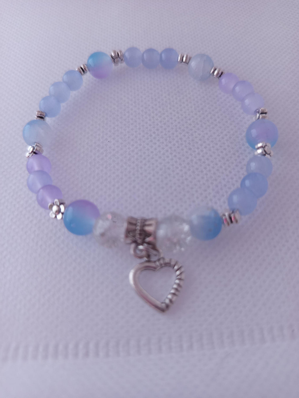 Bracelet fantaisie en Perles Blanc Bleu et Pendentif Cœur - "Cristal de glace" -