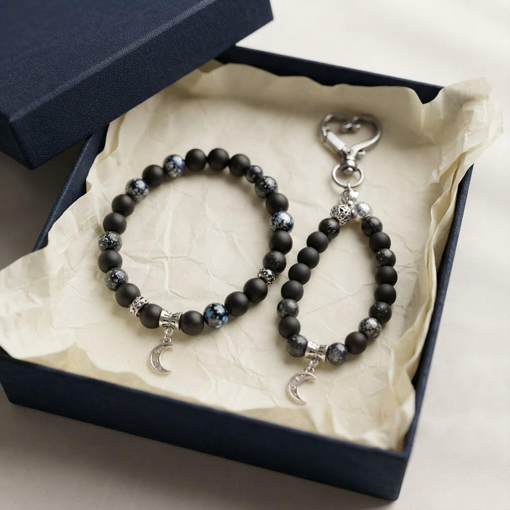 Ensemble bracelet en pierres fantaisie et porte-clé assorti - tons noirs & argenté - breloque lune  Nuit étoilée -