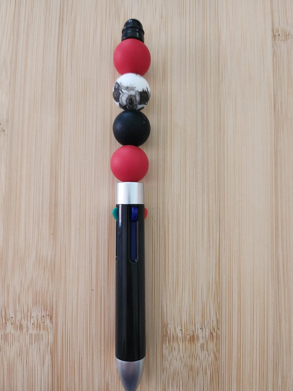 Duo Bracelet & Stylo 4 couleurs en perles fantaisie  Rouge Noir Et Argenté, - Sumac -