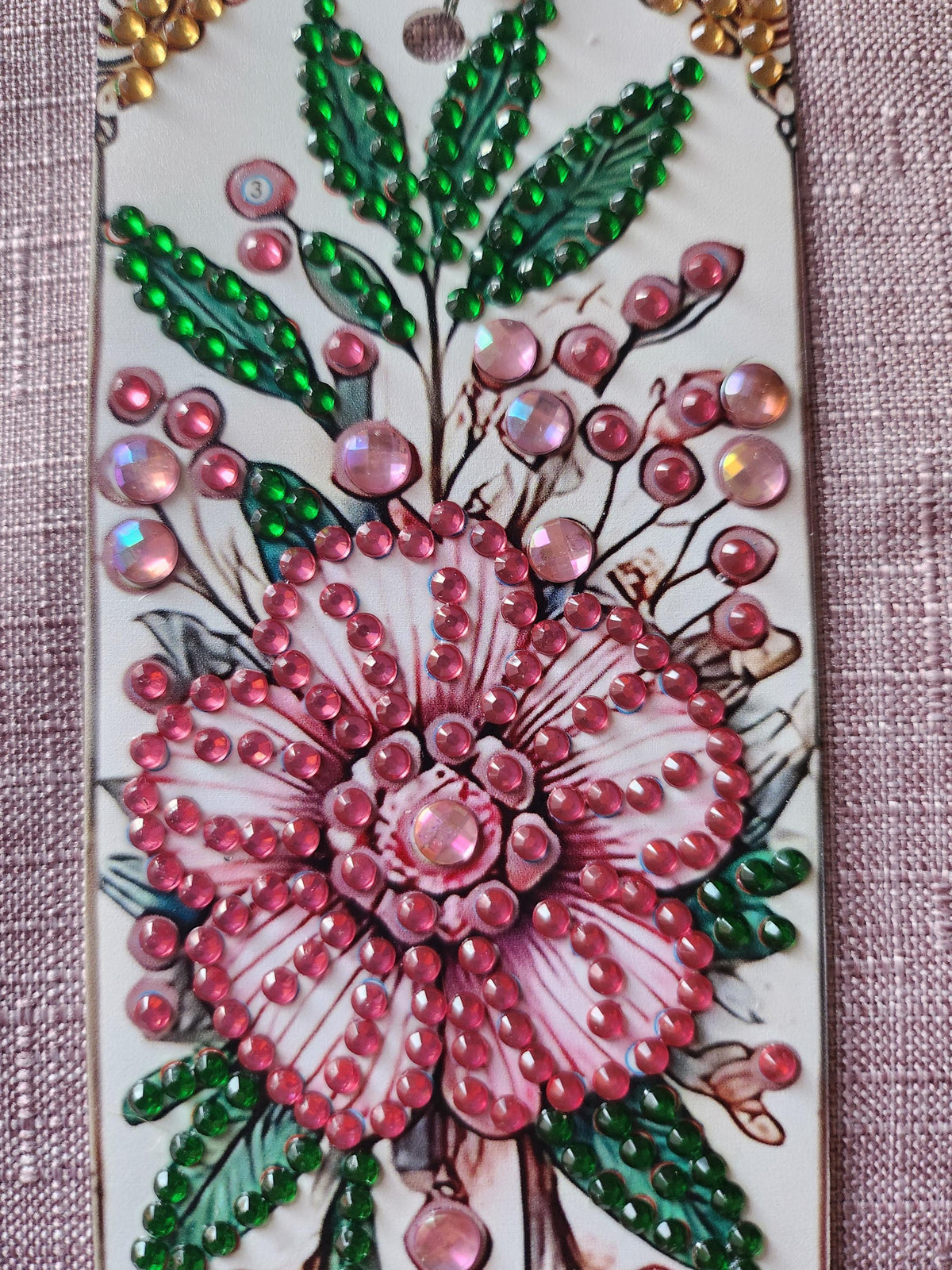Marque Page Floral Rose et Vert, Détails Dorés en Diamant Painting