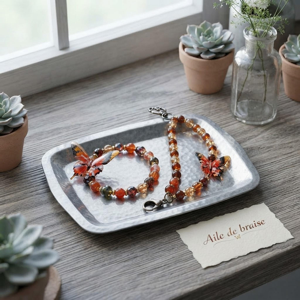 Ensemble bracelet et grigri de sac - couleurs différents rouges  avec papillon - Aile de Braise -