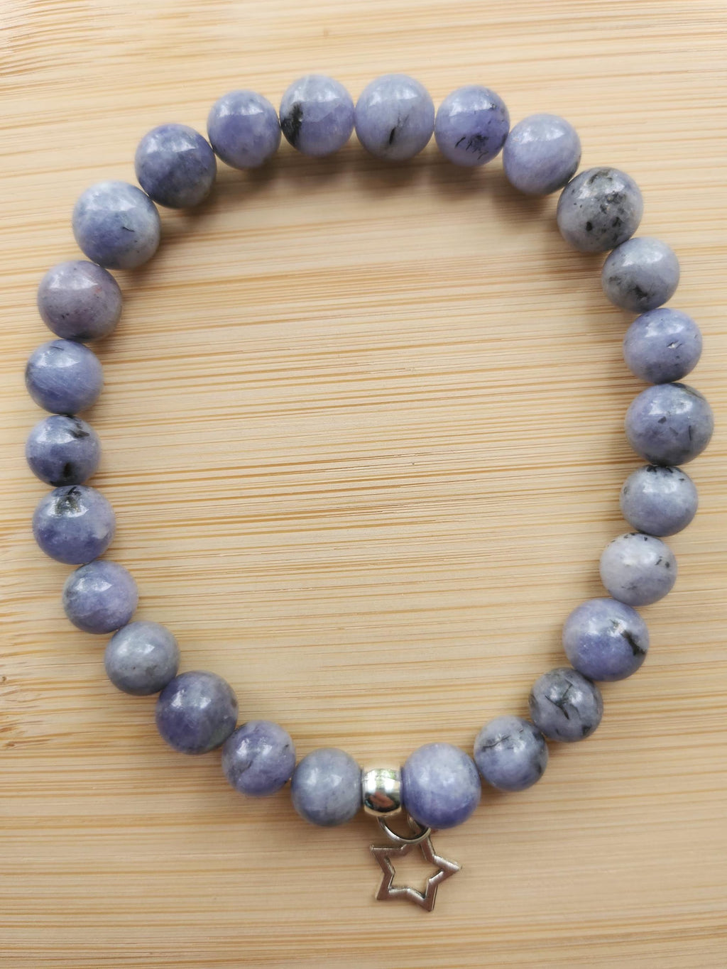 Bracelet fantaisie en perles bleu lavande  - Bijou artisanal avec étoile - "Ciel de Lilas" -