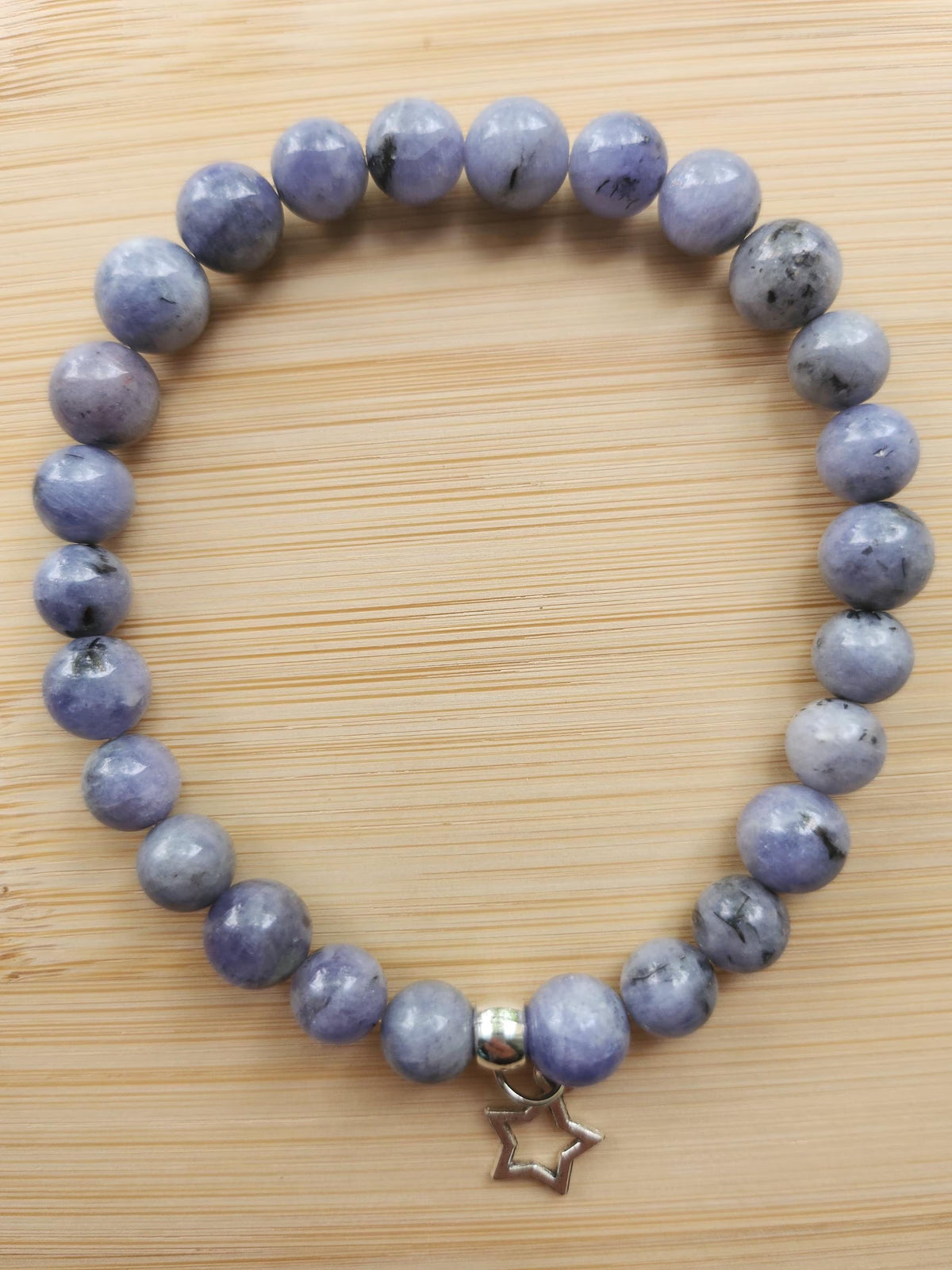 Bracelet fantaisie en perles bleu lavande  - Bijou artisanal avec étoile - "Ciel de Lilas" -