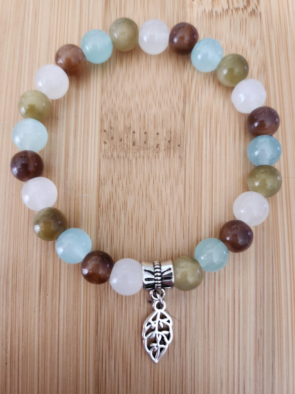 Bracelet en perles multicolores avec intercalaires argentés, -