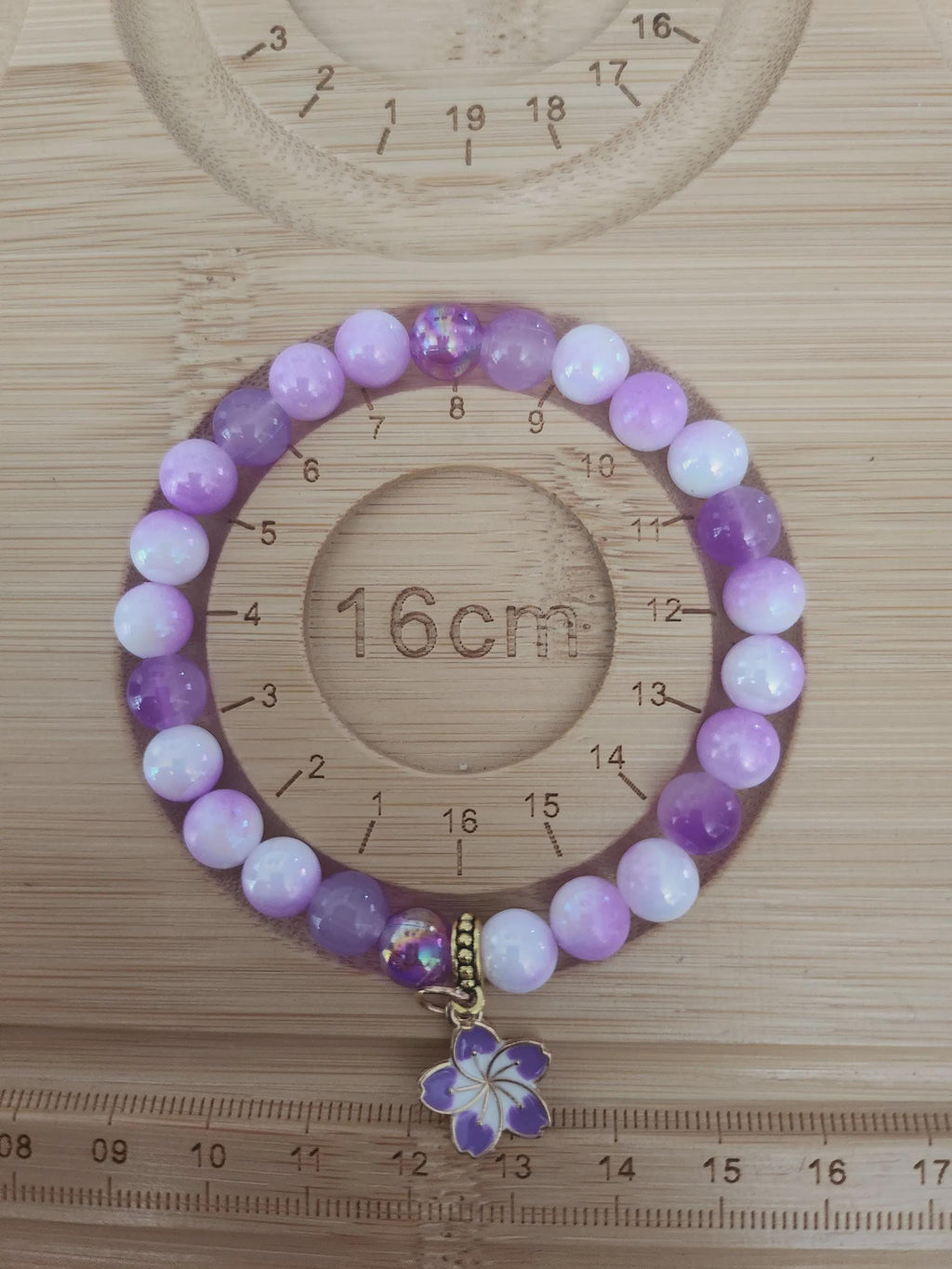 Cadeau Femme, Bracelet Floral - Perles Violettes Et Charm Fleur Émaillé