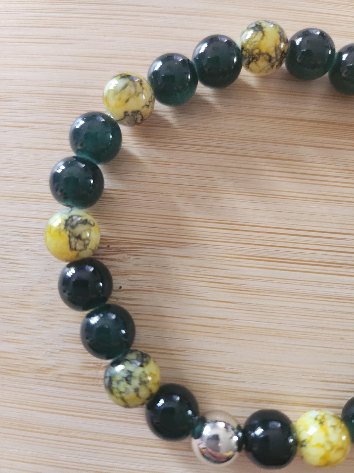 Bracelet fantaisie en perles - tons jaune & noir - "Roche d'Or" -
