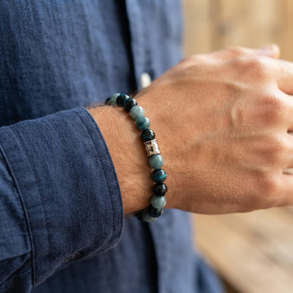 Bracelet en perles bleues fantaisie pour homme - "Roche d'Azur" -