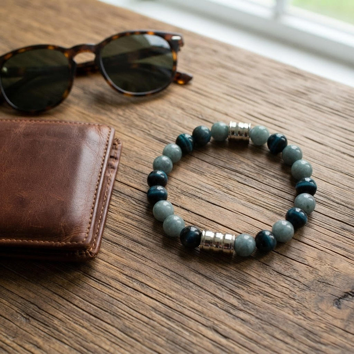 Bracelet en perles bleues fantaisie pour homme - "Roche d'Azur" -