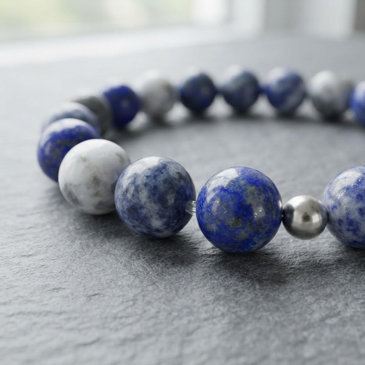 Bracelet en pierre de lapis-lazuli & sodalite - tons bleus - "Ecume bleue" -