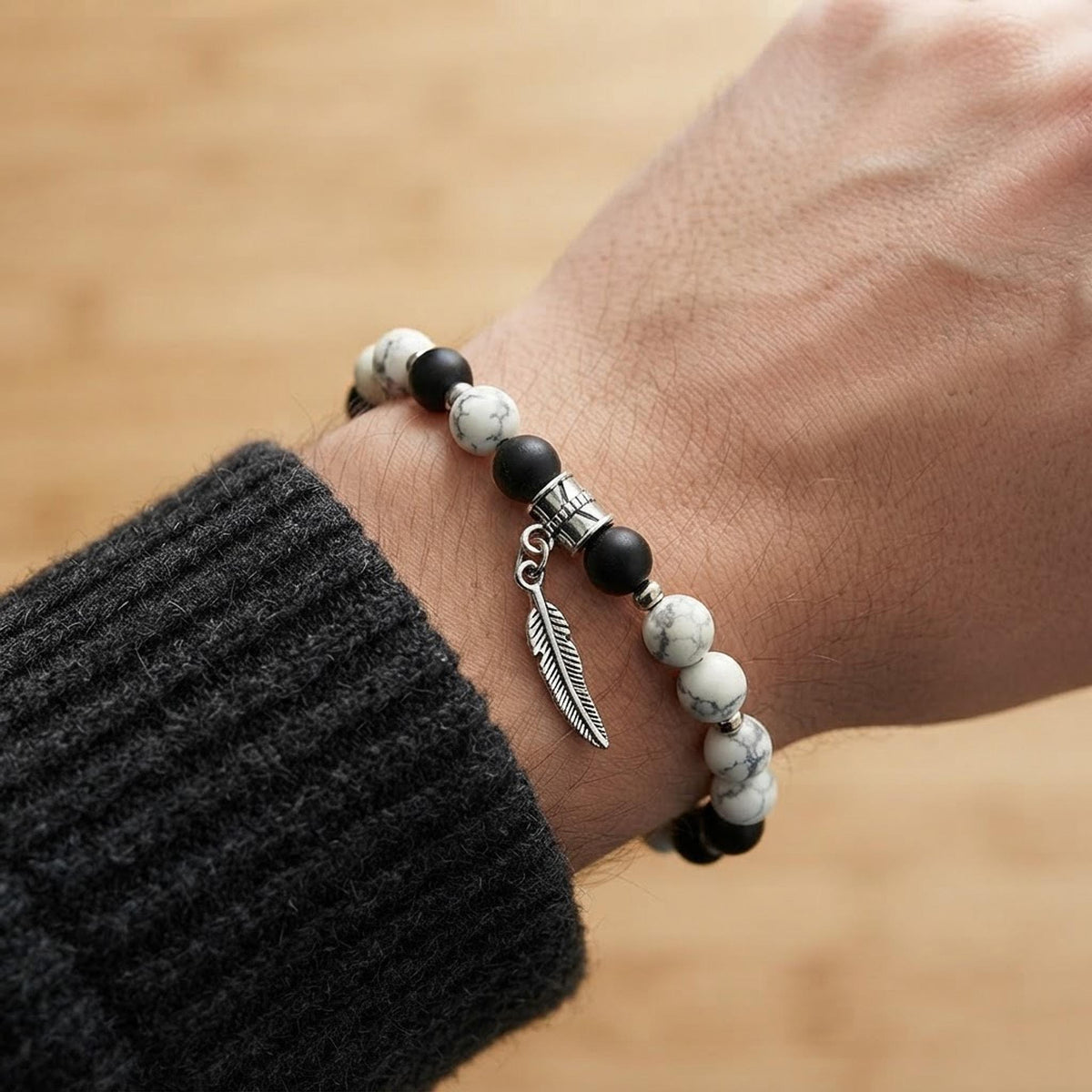 Bracelet en pierres d'origine indéterminée - tons noir & blanc - "Nuit Sauvage"