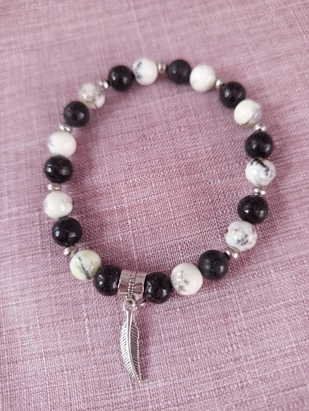 Bracelet en pierres d'origine indéterminée - tons noir & blanc - "Nuit Sauvage"