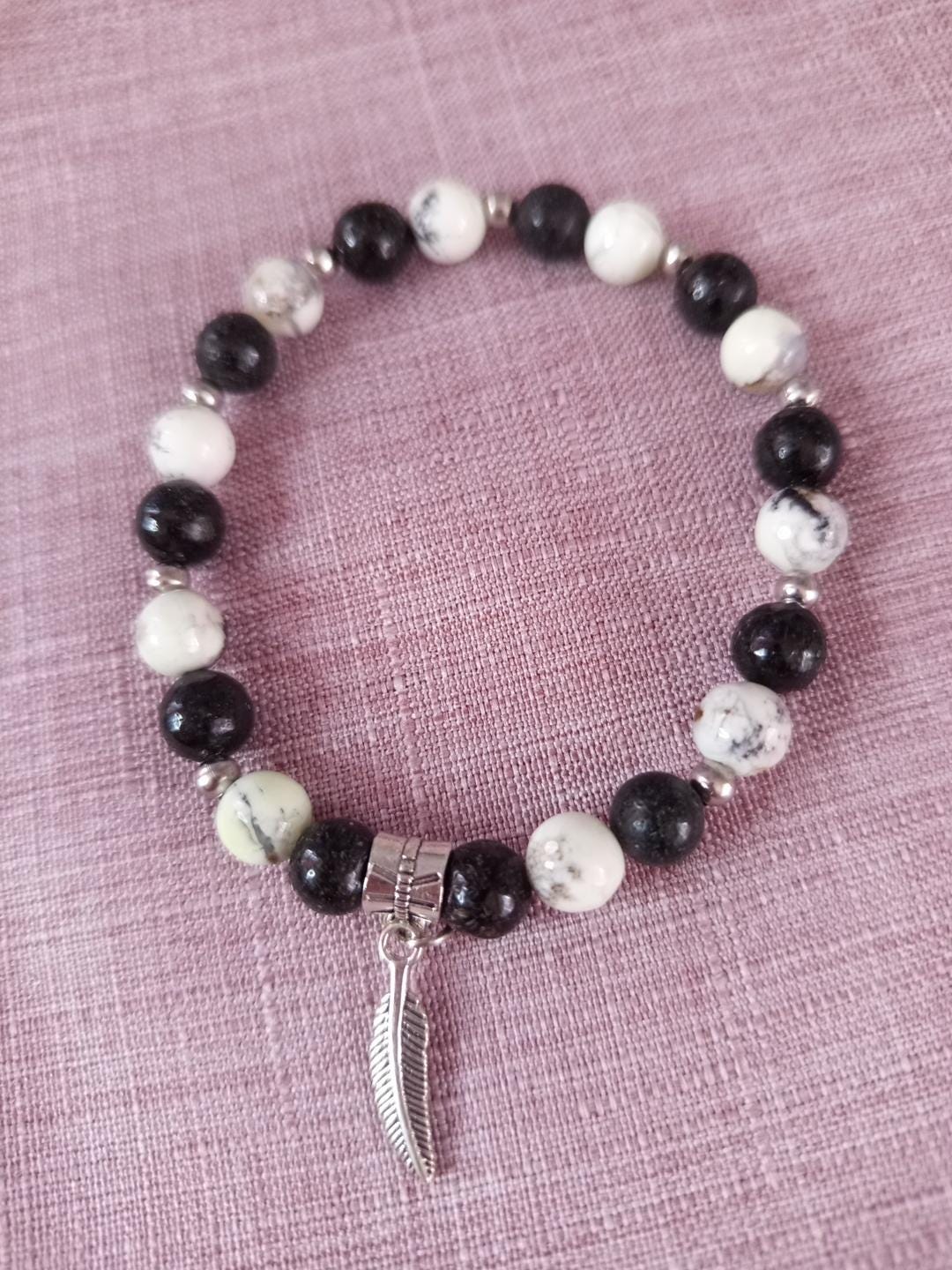 Bracelet en pierres d'origine indéterminée - tons noir & blanc - "Nuit Sauvage"